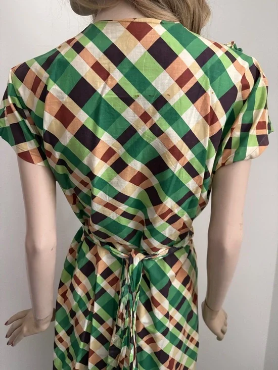 Smashing 1940s Vintage VOLUP Plus Size Cotton Day Dress - Picture 12 of 14